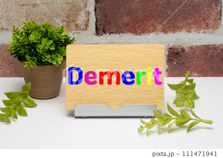 カラフルなアルファベットのデメリット 111471941