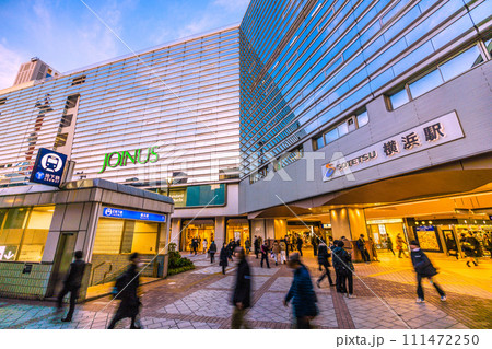 日本の横浜年景観 アンケート…年金・税金の意識調査と称して“街頭アンケート”…=相鉄横浜駅前で 日本の横浜年景観 アンケート…年金・税金の意識調査と称して“街頭アンケート”…=相鉄横浜駅前で 111472250