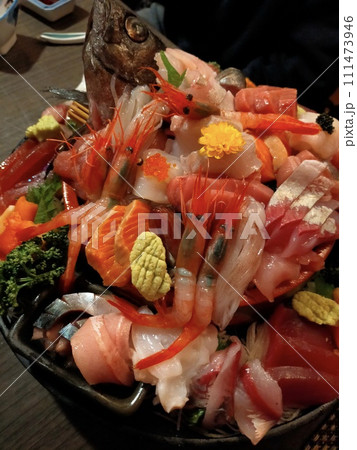 刺身が大盛り過ぎてビックリした豪華なお造り 111473946