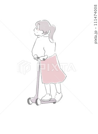 キックボードに乗る女性 キックボードに乗る女性 111474008
