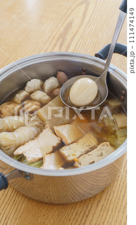おでん　イメージ｜厚揚げ・しらたき・たまご・ソーセージ・がんもどき等の具材 111474149