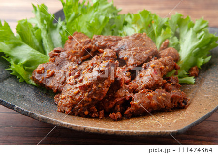 鯨肉のスパイシー焼き肉 111474364
