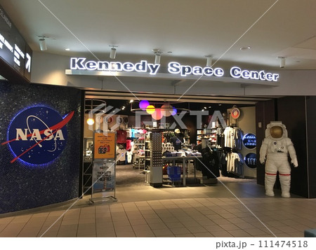 オーランド国際空港のケネディ宇宙センターのギフトショップ オーランド国際空港のケネディ宇宙センターのギフトショップ 111474518