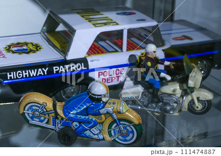 ハイウエーパトロールカーと白バイとライダー岩手県盛岡市町屋物語記念館に展示されている昭和のおもちゃ舘 111474887