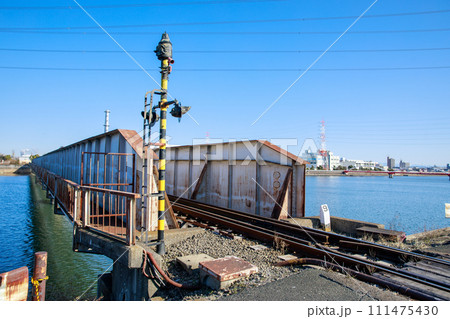 名古屋臨海鉄道の天白川橋梁と電鐘式踏切 名古屋臨海鉄道の天白川橋梁と電鐘式踏切 111475430