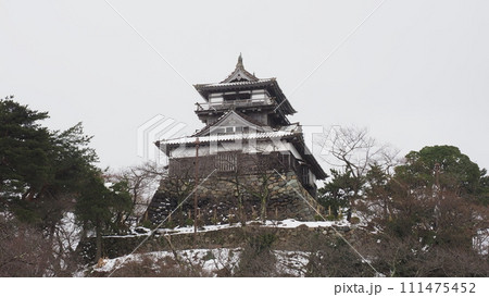 雪化粧の丸岡城 111475452