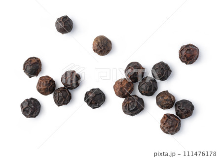 Black peppercorn on white background 111476178