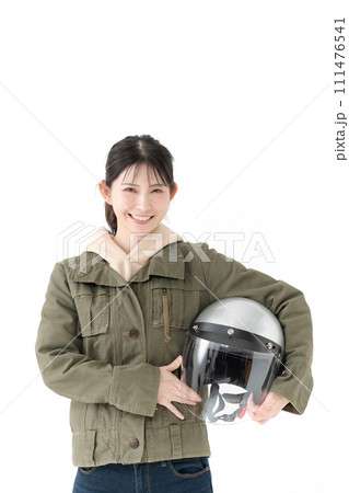 ヘルメットを持った女性 111476541