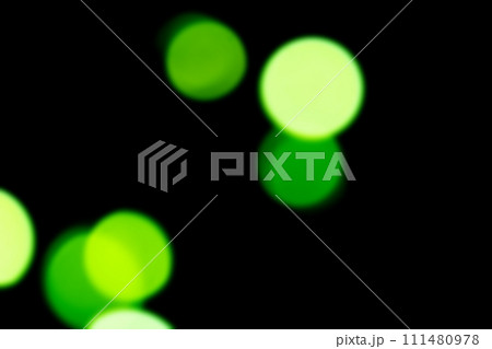 黒バックにキラキラグリーンイメージ　背景素材 111480978