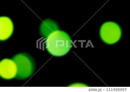 黒バックにキラキラグリーンイメージ　背景素材 111480997