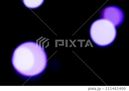 黒バックにキラキラヴァイオレットカラーイメージ 背景素材 黒バックにキラキラヴァイオレットカラーイメージ 背景素材 111481400