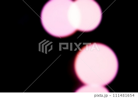 黒バックにキラキラピンクイメージ 背景素材 黒バックにキラキラピンクイメージ 背景素材 111481654