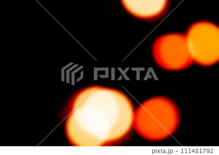 黒バックにキラキラオレンジイメージ　背景素材 111481792