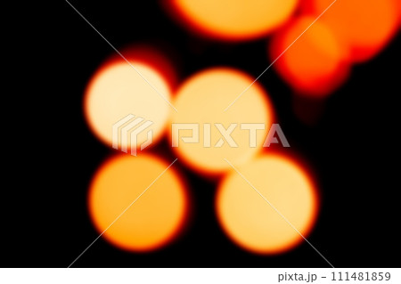 黒バックにキラキラオレンジイメージ　背景素材 111481859