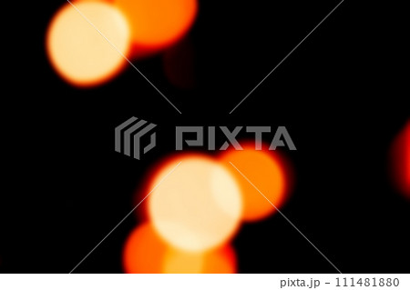 黒バックにキラキラオレンジイメージ　背景素材 111481880