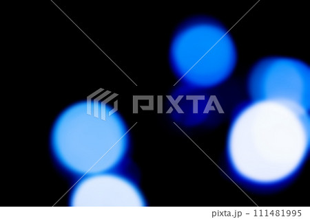 黒バックにキラキラブルーカラーイメージ　背景素材 111481995
