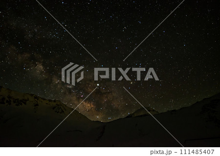 冬の立山連峰と天の川きらめく星景写真 冬の立山連峰と天の川きらめく星景写真 111485407