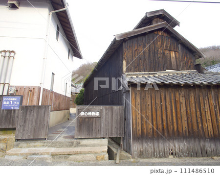 小豆島、二十四の瞳映画村・岬の分教場(一般道路より撮影) 小豆島、二十四の瞳映画村・岬の分教場(一般道路より撮影) 111486510