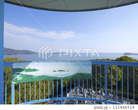 頭島・たぬき山展望台より鹿久居島、鶴島を眺望(瀬戸内の大パノラマを展望できる) 頭島・たぬき山展望台より鹿久居島、鶴島を眺望(瀬戸内の大パノラマを展望できる) 111486514