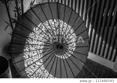 日本和傘のイメージ 111486593
