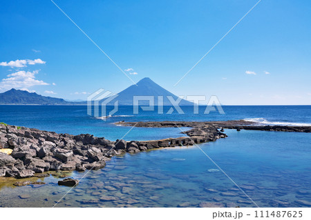 【番所鼻自然公園より開聞岳】 鹿児島県南九州市頴娃町別府 【番所鼻自然公園より開聞岳】 鹿児島県南九州市頴娃町別府 111487625