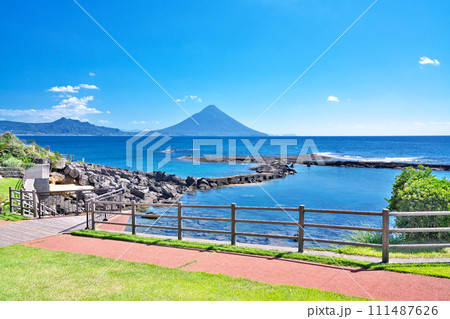 【番所鼻自然公園より開聞岳】 鹿児島県南九州市頴娃町別府 【番所鼻自然公園より開聞岳】 鹿児島県南九州市頴娃町別府 111487626
