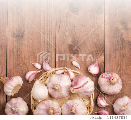 Cloves of garlic on wooden background, concept healthy lifestyle. 111487855
