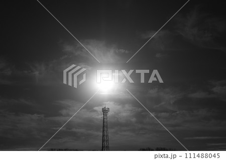 予感、塔の先端が放つ光 予感、塔の先端が放つ光 111488045