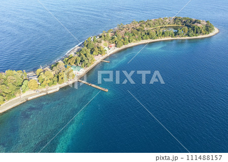 「静岡県」ドローンで冬の富士山と大瀬崎を撮影 「静岡県」ドローンで冬の富士山と大瀬崎を撮影 111488157