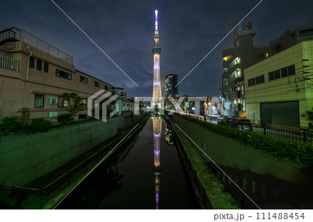 「東京都」十間橋から眺める東京スカイツリー 111488454