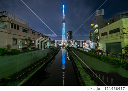 「東京都」十間橋から眺める東京スカイツリー 111488457