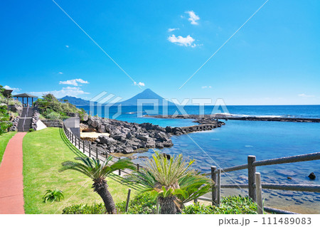 【番所鼻自然公園より開聞岳】 鹿児島県南九州市頴娃町別府 【番所鼻自然公園より開聞岳】 鹿児島県南九州市頴娃町別府 111489083