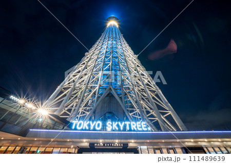 「東京都」東京ソラマチから見る東京スカイツリー 夜景 「東京都」東京ソラマチから見る東京スカイツリー 夜景 111489639
