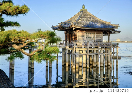 大津市、満月寺の浮御堂 大津市、満月寺の浮御堂 111489716