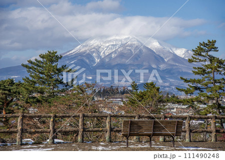 弘前城 本丸からの岩木山 冬 青森県弘前市 弘前城 本丸からの岩木山 冬 青森県弘前市 111490248