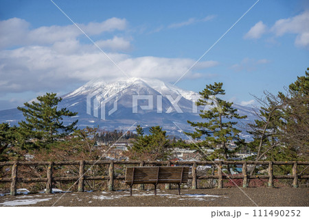 弘前城 本丸からの岩木山 冬 青森県弘前市 弘前城 本丸からの岩木山 冬 青森県弘前市 111490252