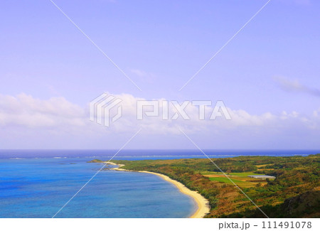 沖縄県石垣島の平久保埼灯台から見える風景 111491078