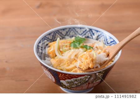 ふわっとろの たまご丼　（ 卵丼 ） 111491982