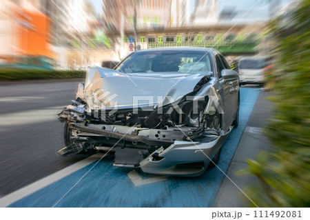 交通事故車両 111492081