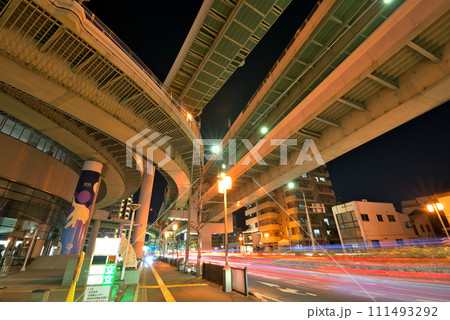 《愛知県》名古屋都市風景　名古屋高速道路黒川インターチェンジの夜景 111493292