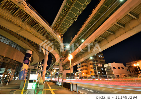 《愛知県》名古屋都市風景　名古屋高速道路黒川インターチェンジの夜景 111493294