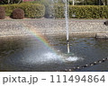 噴水に架る虹 111494864