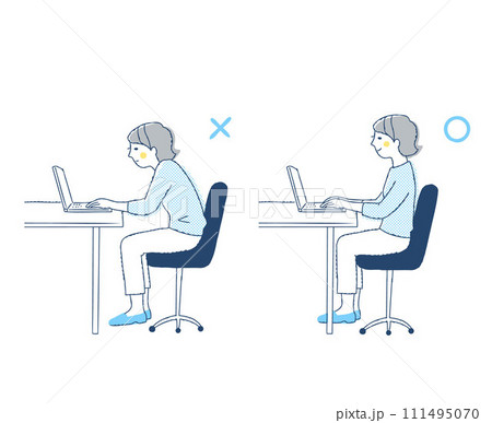 デスクワークする女性 悪い姿勢と良い姿勢の比較 デスクワークする女性 悪い姿勢と良い姿勢の比較 111495070