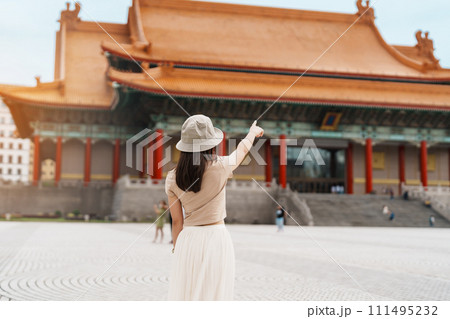 woman traveler visiting in Taiwan, Tourist with hat sightseeing in National Chiang Kai shek Memorial or Hall Freedom Square, Taipei City. landmark and popular attractions. Asia Travel concept 111495232