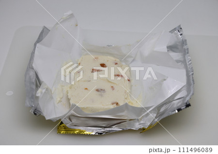 Sweet curd mass in an open package. Weight loss, diet and weight control. Healthy food 111496089