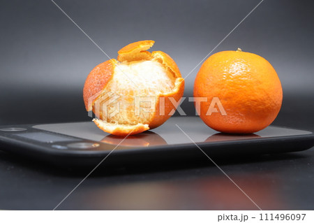 Electronic kitchen scale with two tangerines, calorie counting. Electronic kitchen scale with two tangerines, calorie counting. 111496097