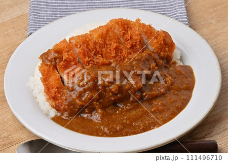 カツカレー。カレーライス、とんかつ。カレー、curry。 カツカレー。カレーライス、とんかつ。カレー、curry。 111496710