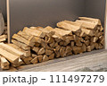 まき　薪　キャンプ　アウトドア 111497279