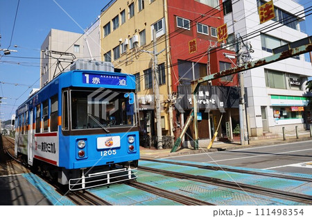 【長崎県】長崎市内を走る、赤迫行きの長崎電気軌道（路面電車） 111498354
