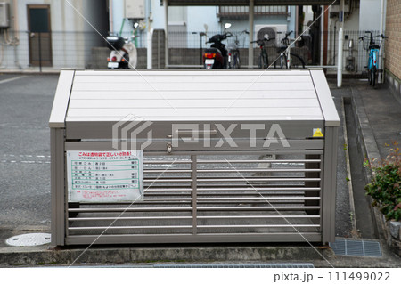 地域のアルミ製ゴミ収集箱 111499022